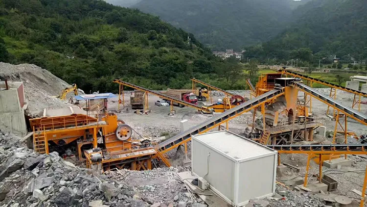 Дробильно-сортировочный комплекс в карьере